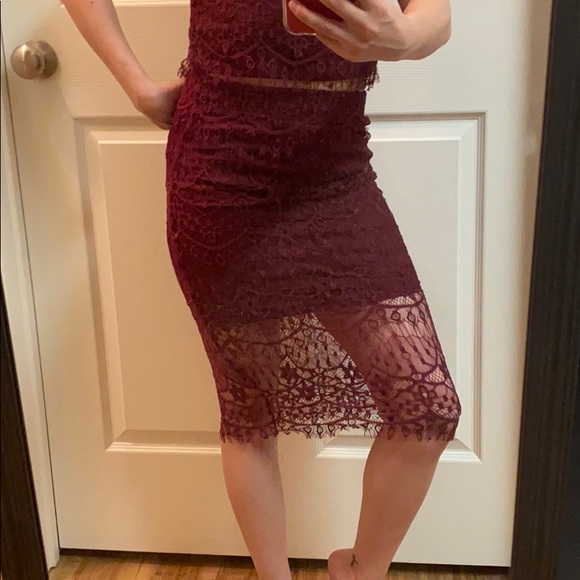 Maroon crop top and skirt - Picture 3 of 7